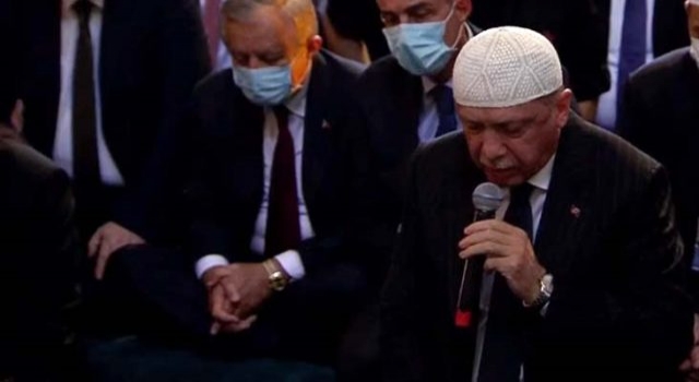 Ayasofya Camii'nde 86 yıl sonra ilk namaz kılınıyor