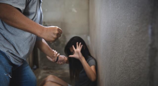 Üsküdar'da gençlere taciz ve saldırı: Burada camiler var, siz Müslüman değil misiniz?