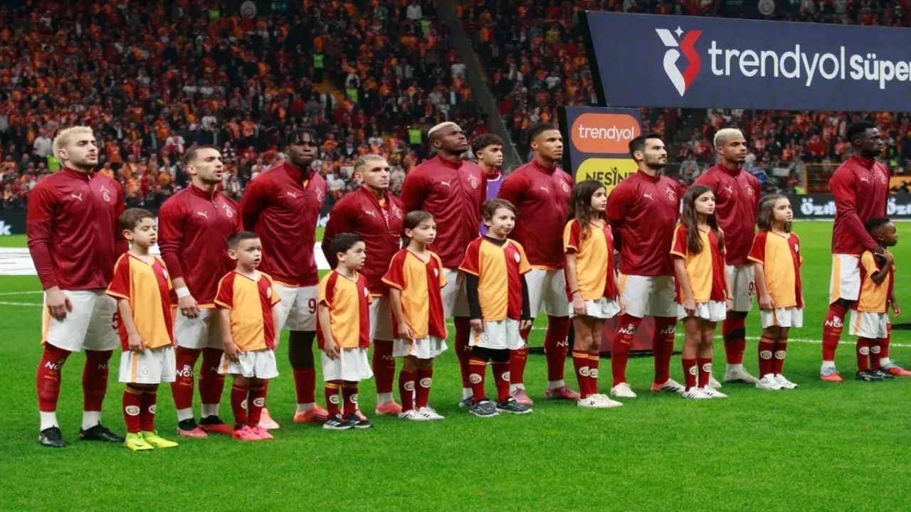 Galatasaray'a derbide büyük şok! Takımın bel kemiği sakatlandı