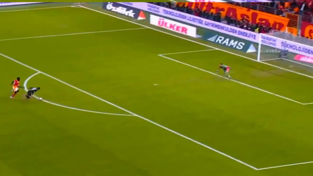 Galatasaray'a şok üstüne şok! Direkt kırmızı yedi